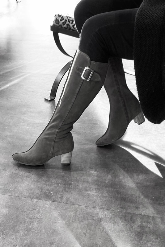 Dark grey women's knee-high boots with buckles. Round toe. Low flare heels. Made to measure. Worn view - Florence KOOIJMAN